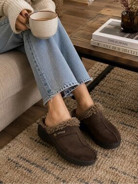 Crocs fuzzy lined brown mule clogs womens size 9 cozy y2k
